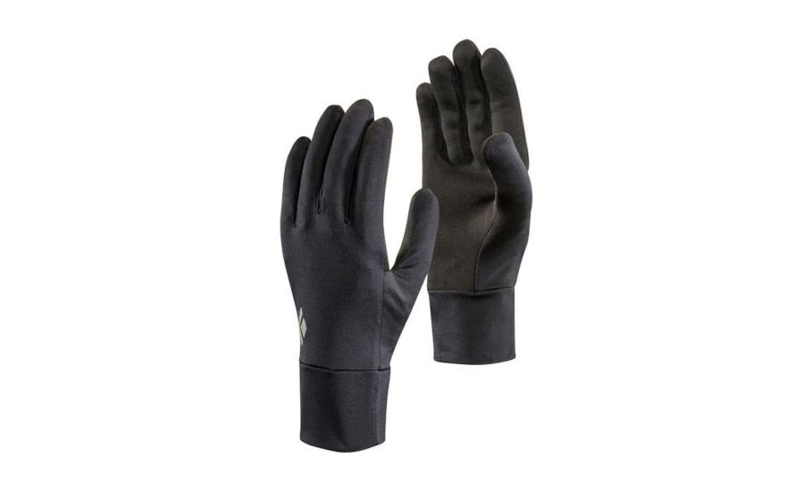 Full finger gloves are required for warmth in the cold.